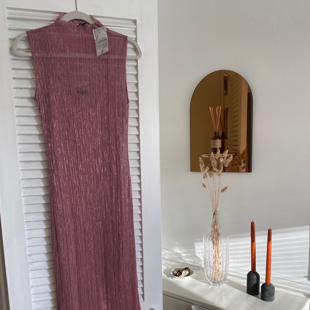 Calliphygian Pleated Midi Dress